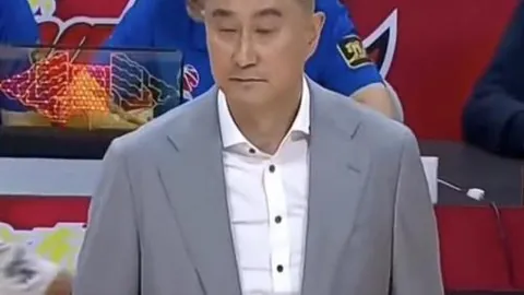 郑钦文在迈阿密站WTA1000女单比赛中不敌萨巴伦卡，止步八强